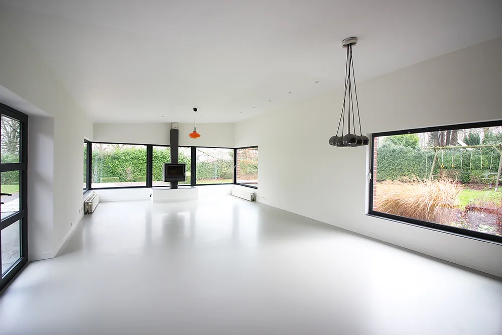 Architecturale villa op 24 are met zwembad