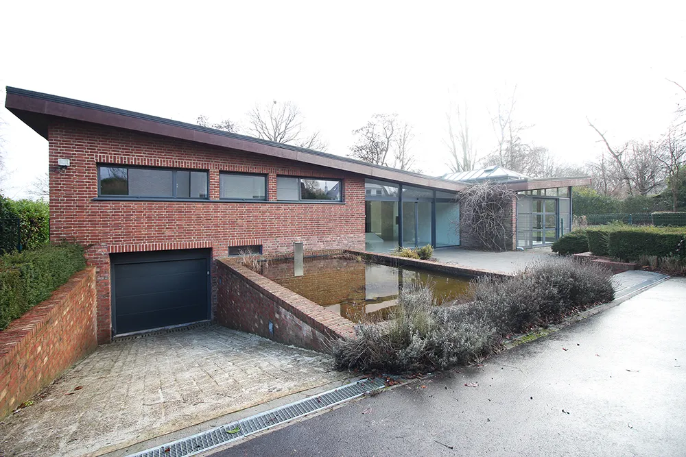 Architecturale villa op 24 are met zwembad0