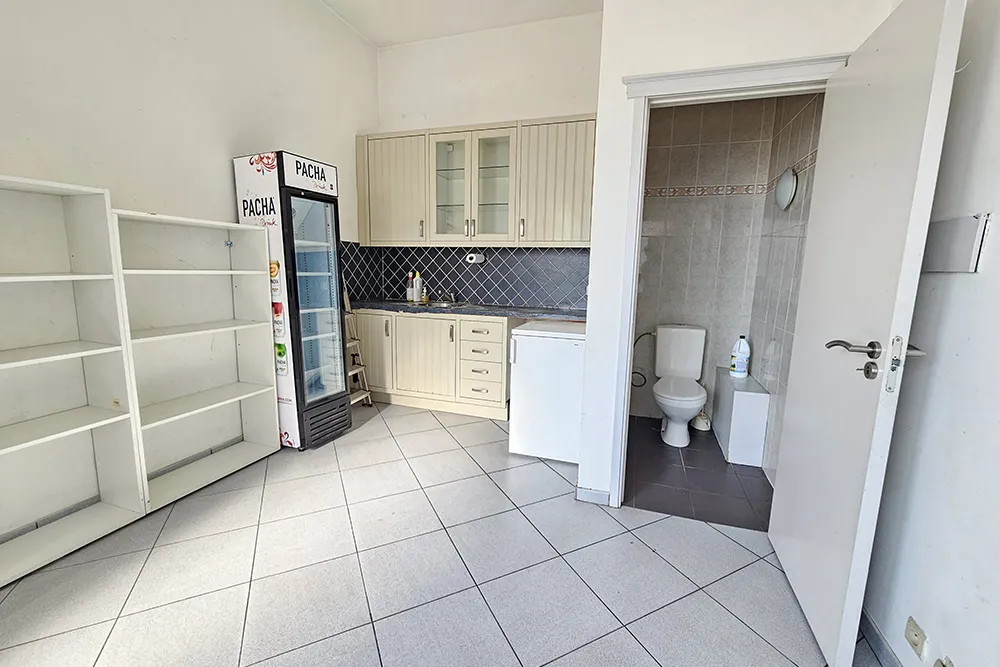 Zeer goed gelegen handelsruimte / kantoor centrum Diegem