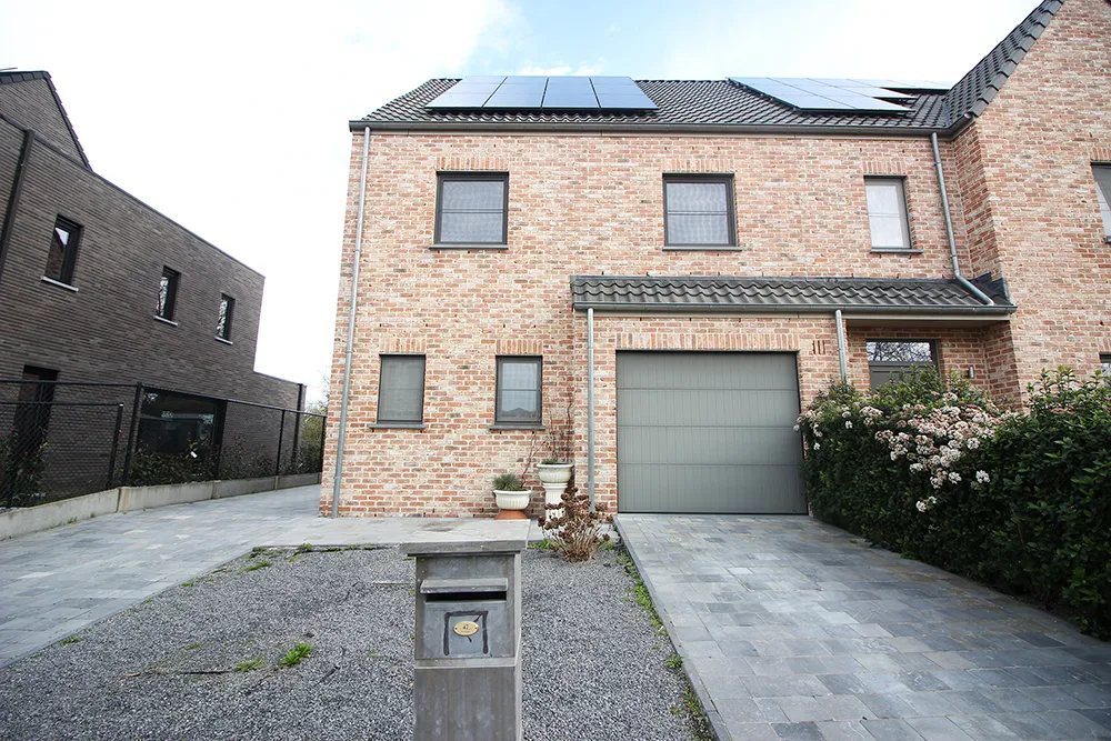 Recente gezinswoning op residentiële ligging0