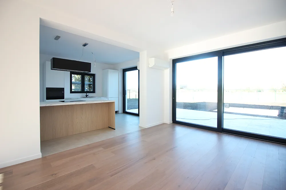 Gezinswoning met magazijn, ideaal voor zelfstandige activiteit