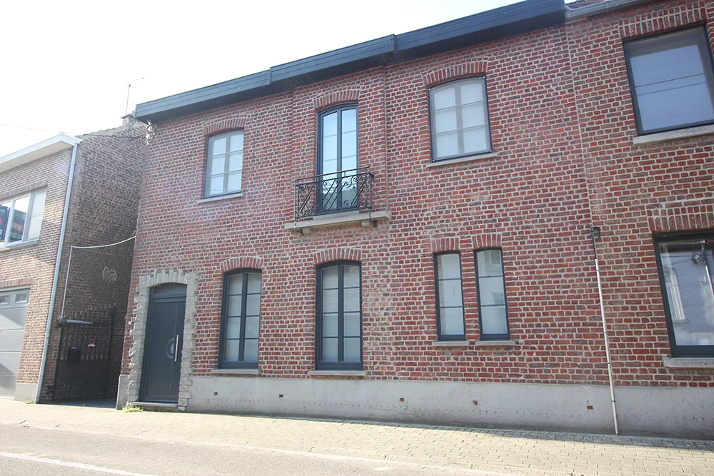 Geheel van 2 woningen met ruime tuin, garage en parkeerplaats0