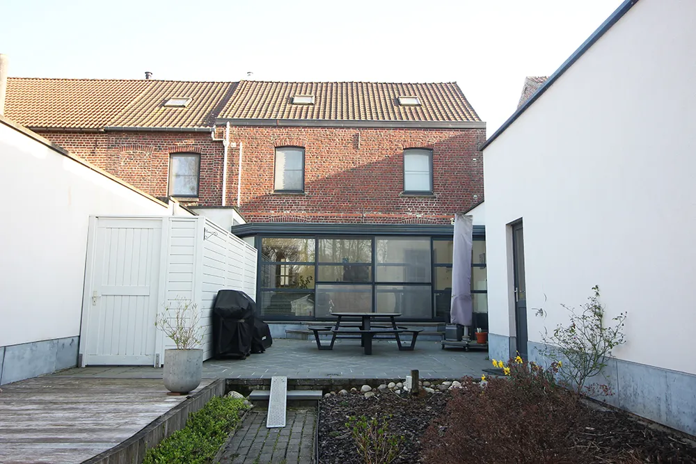 Woning met ruime garage/atelier en aangename tuin1