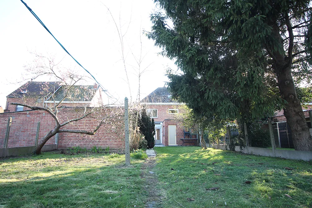 Maison charmante trois façades avec possibilités d'extension