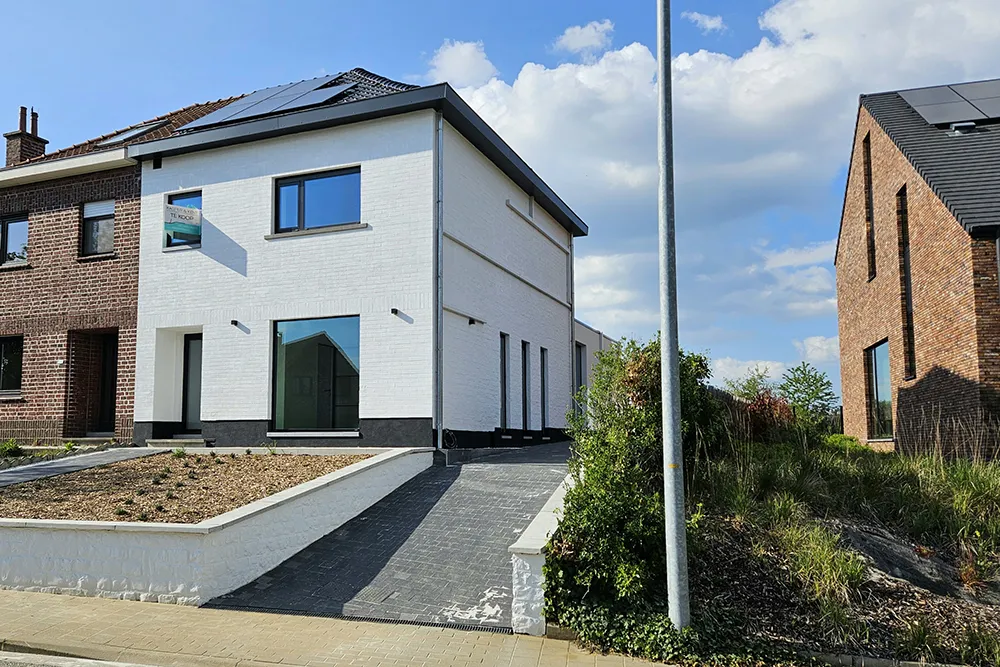 Stylish complete renovation - spacious lot, 3 bedrooms + 2 bathrooms0