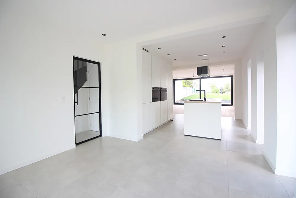 Stylish complete renovation - spacious lot, 3 bedrooms + 2 bathrooms1