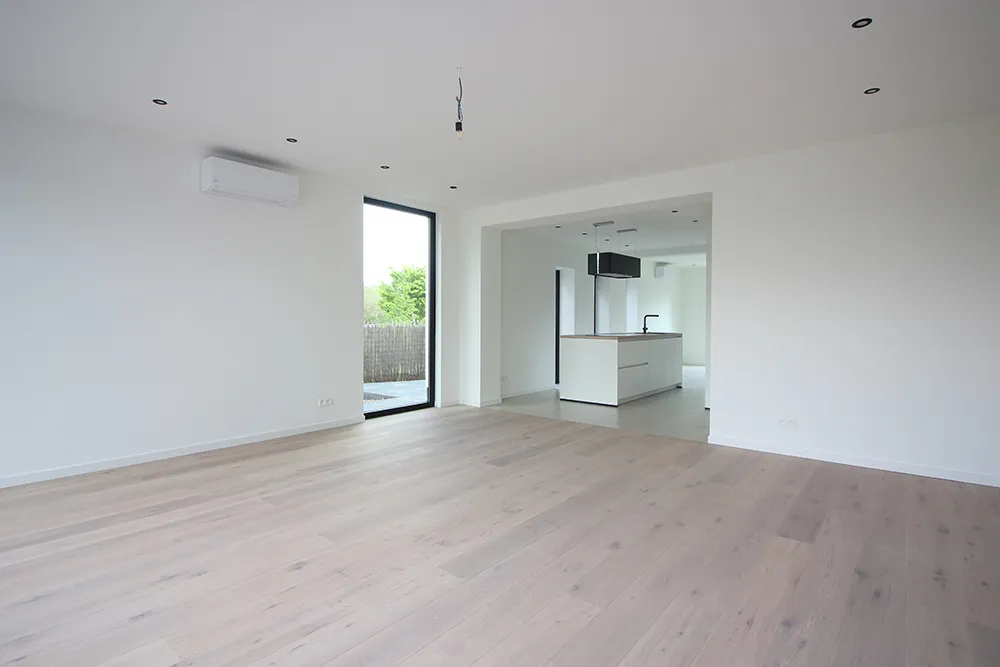 Stylish complete renovation - spacious lot, 3 bedrooms + 2 bathrooms