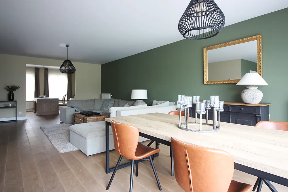 A beautifully maintained home in a residential neighborhood0