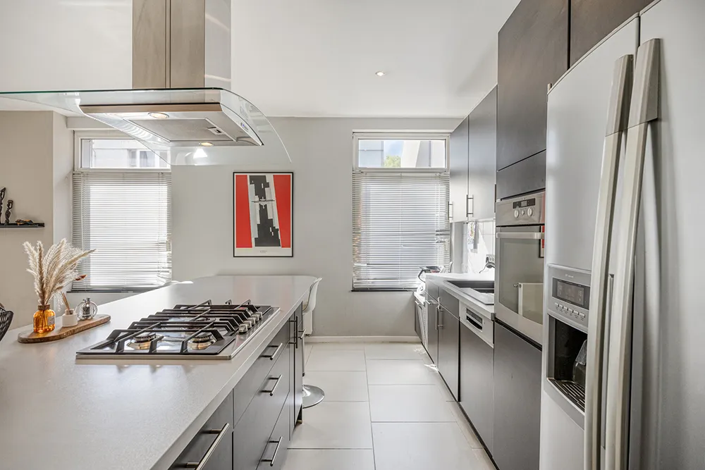 Spacious renovated 3-bedroom home with a large terrace/courtyard 