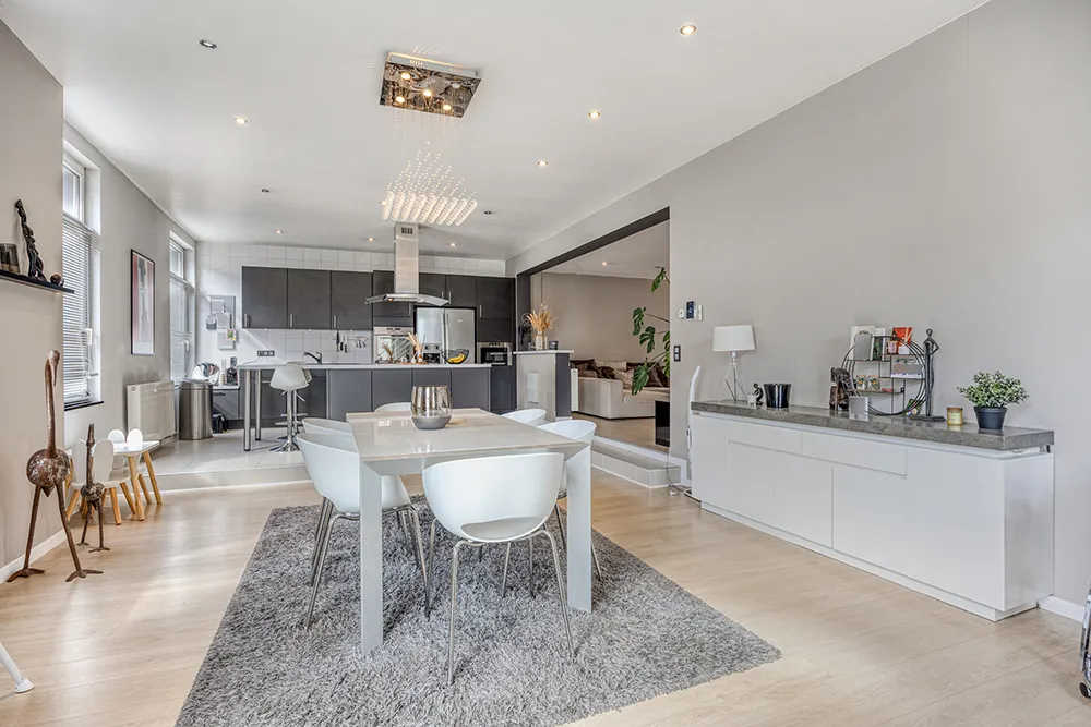 Spacious renovated 3-bedroom home with a large terrace/courtyard 1