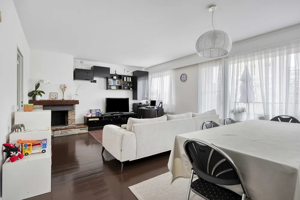 Volledig gerenoveerd appartement met 2 slaapkamers en een mooi terras0