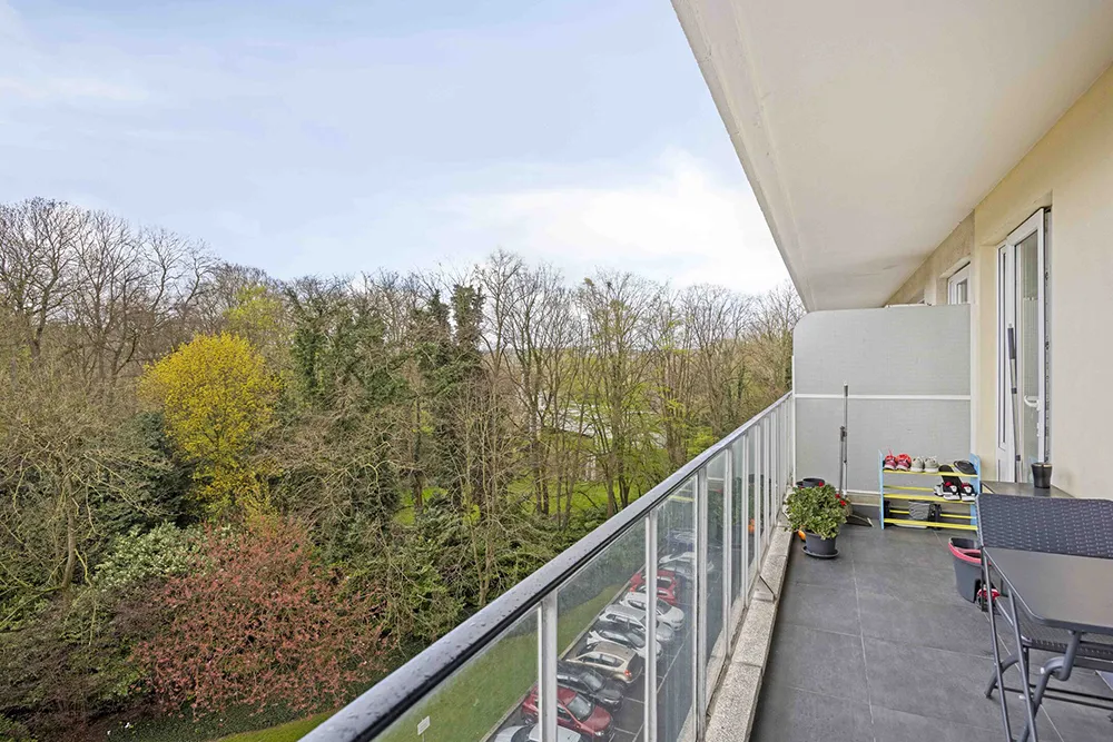 Volledig gerenoveerd appartement met 2 slaapkamers en een mooi terras