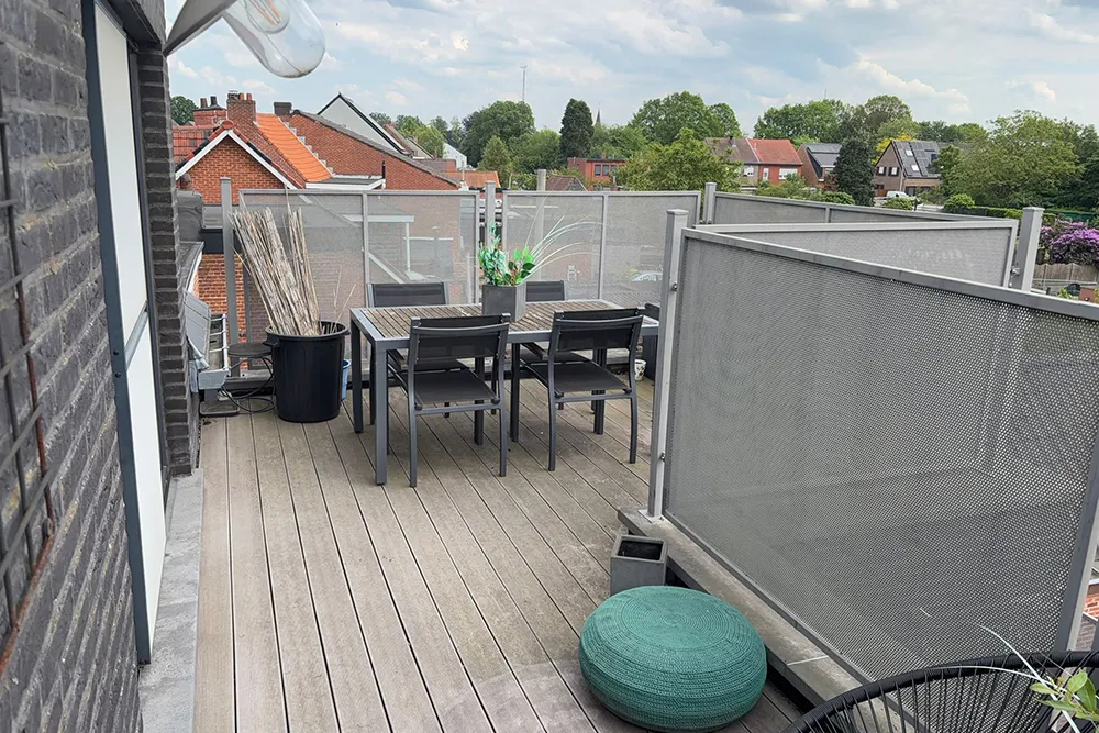 Gemeubeld dakappartement met zuidgericht terras en garagebox