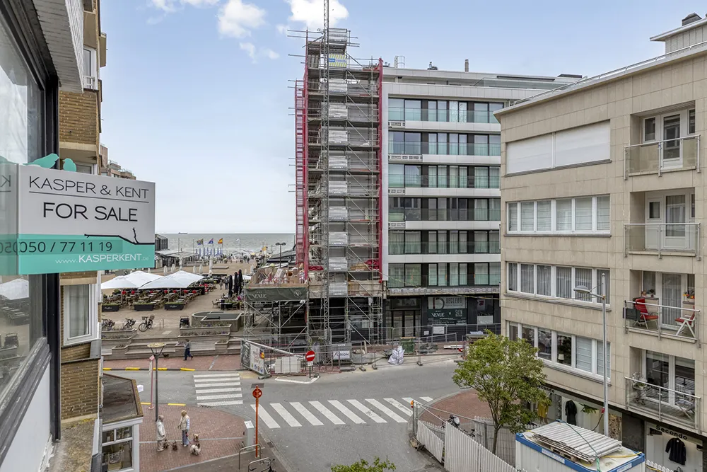 Volledig ingericht appartement met zijdelings zeezicht