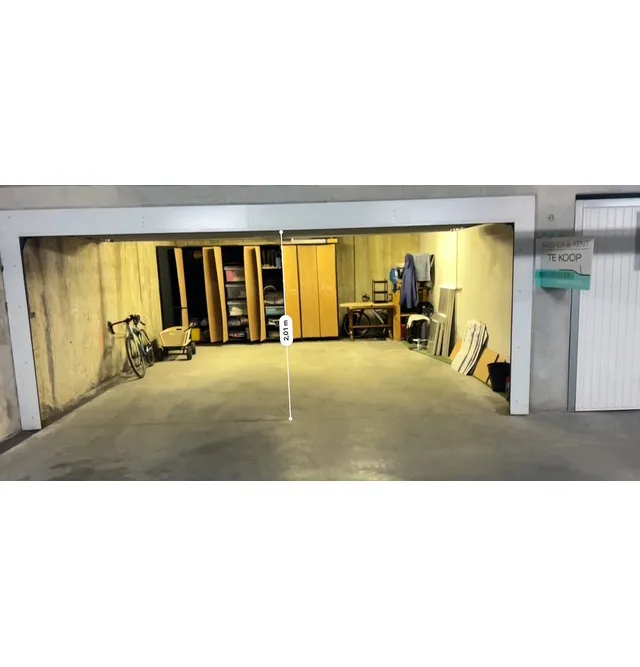 Uitzonderlijk ruime dubbele garagebox 0