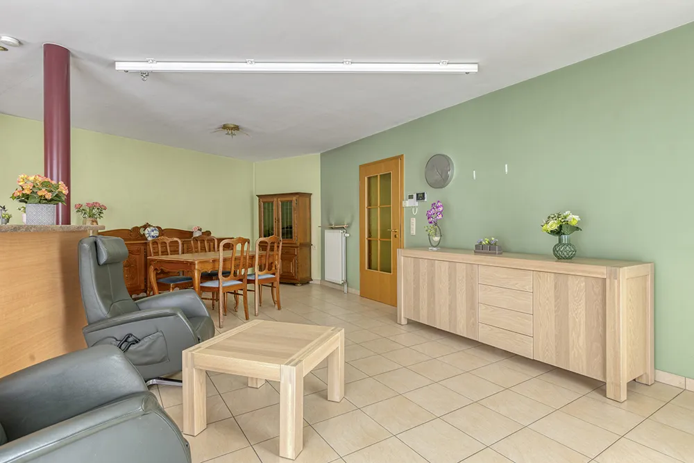 Gelijkvloers 2-slaapkamer appartement met terras + tuintje