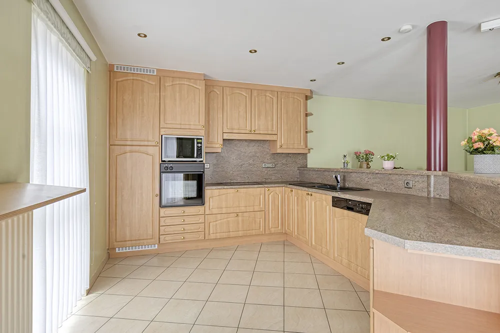 Gelijkvloers 2-slaapkamer appartement met terras + tuintje