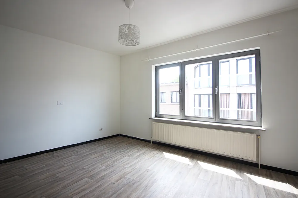 Lichtrijk 2-slaapkamerappartement in Neder-Over-Heembeek
