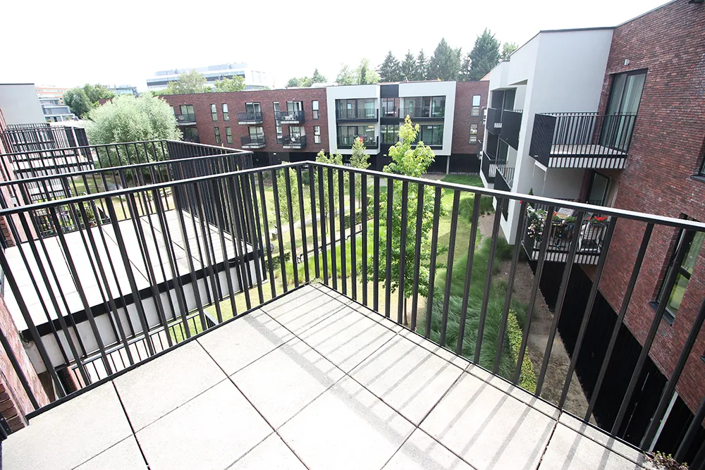 Appartement met 1 slaapkamer en balkon, EPC B — op 350 m van het station & 4 km van de luchthaven