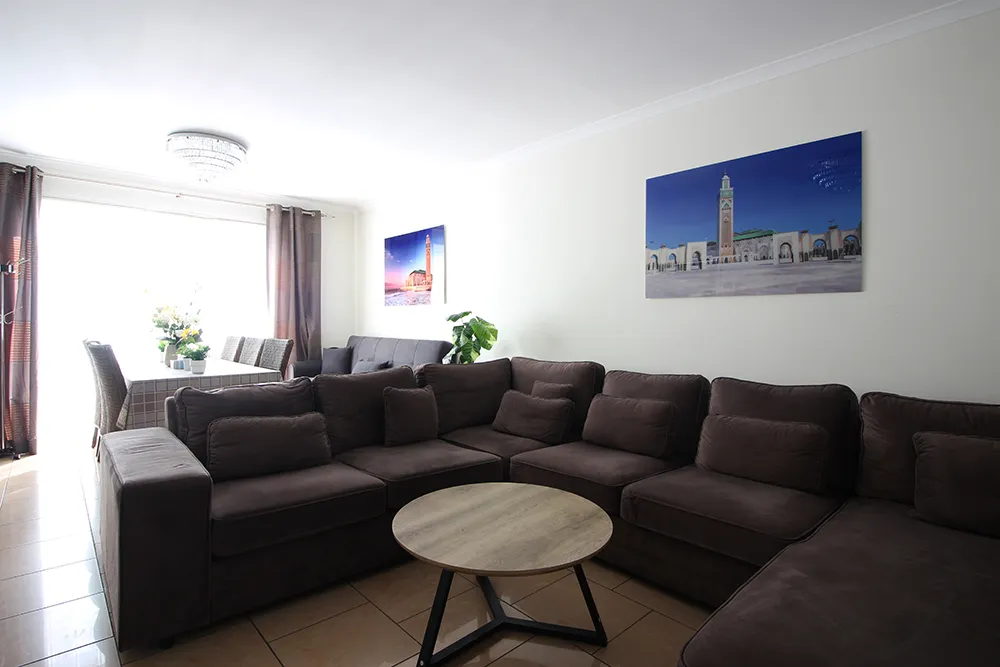 Spacious 5-bedroom home with garden and garage