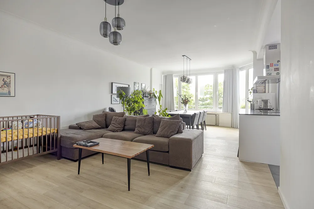 Renovated, move-in-ready 2-bedroom apartment with high-quality finishes1