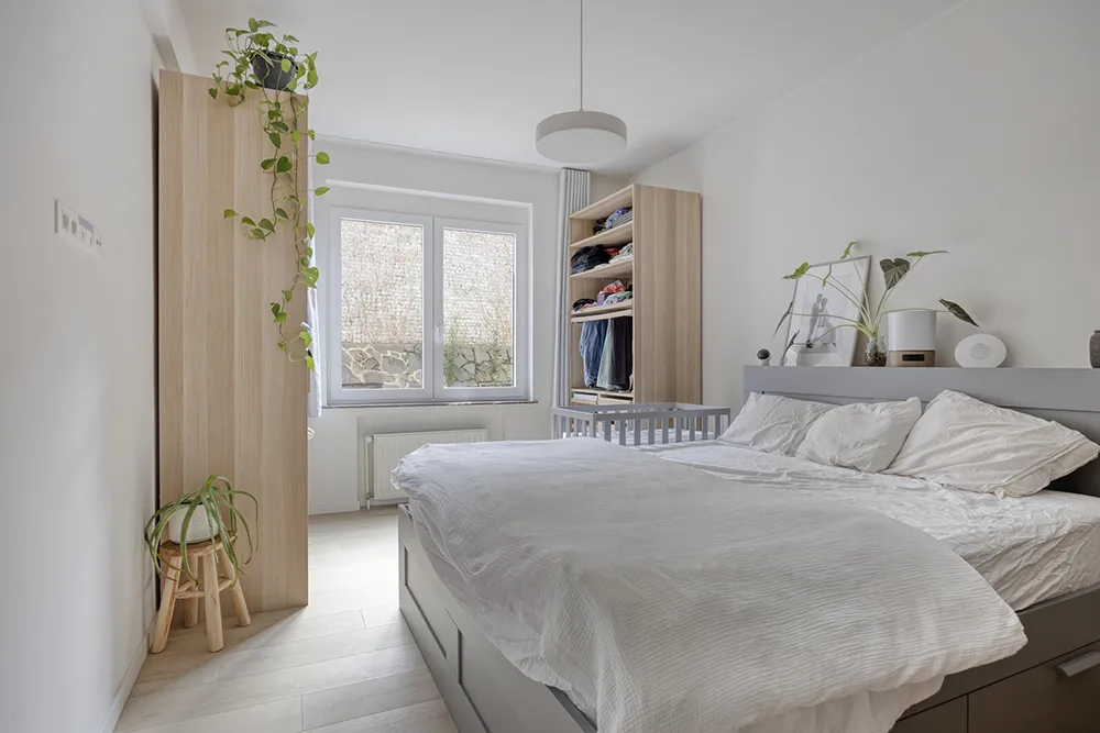 Renovated, move-in-ready 2-bedroom apartment with high-quality finishes