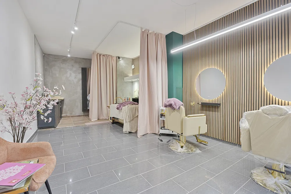 Commercial property with workshop on prime location 