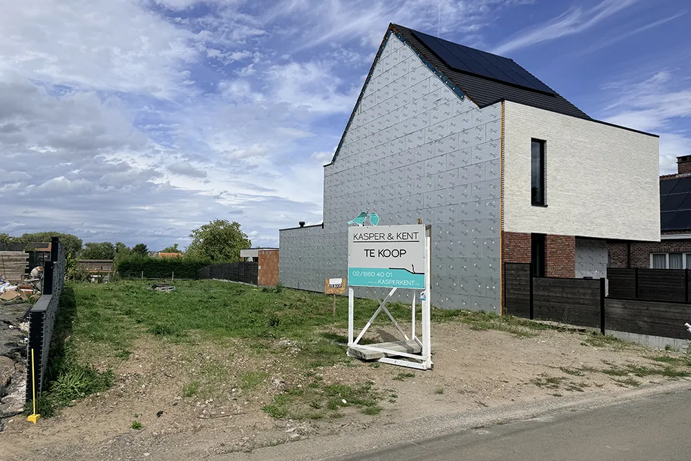 Quietly located building lot for semi-detached house 