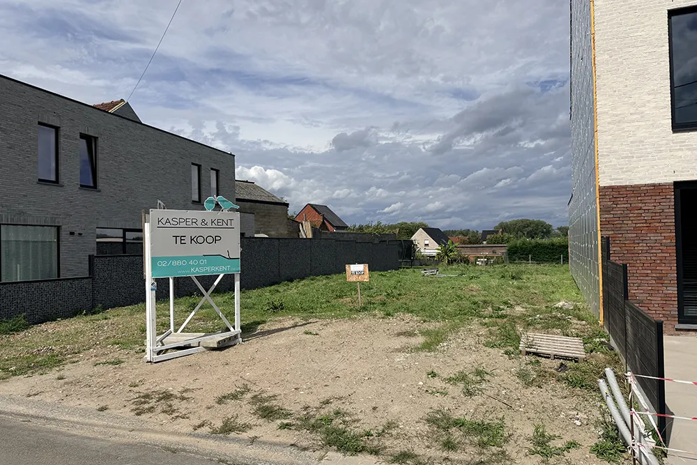 Quietly located building lot for semi-detached house 