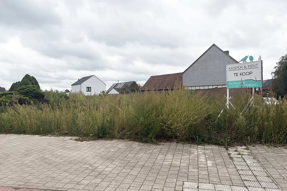 Terrain à bâtir de 4,72 ares destiné à une construction fermée, idéalement situé 0