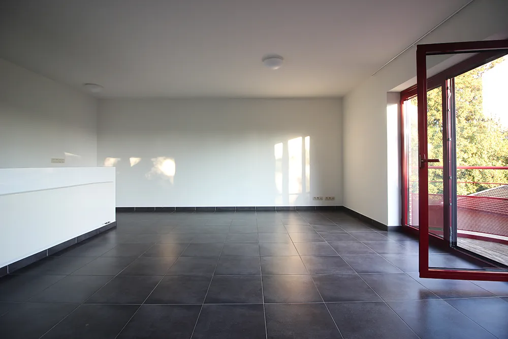 Recent apartment in a residential location0