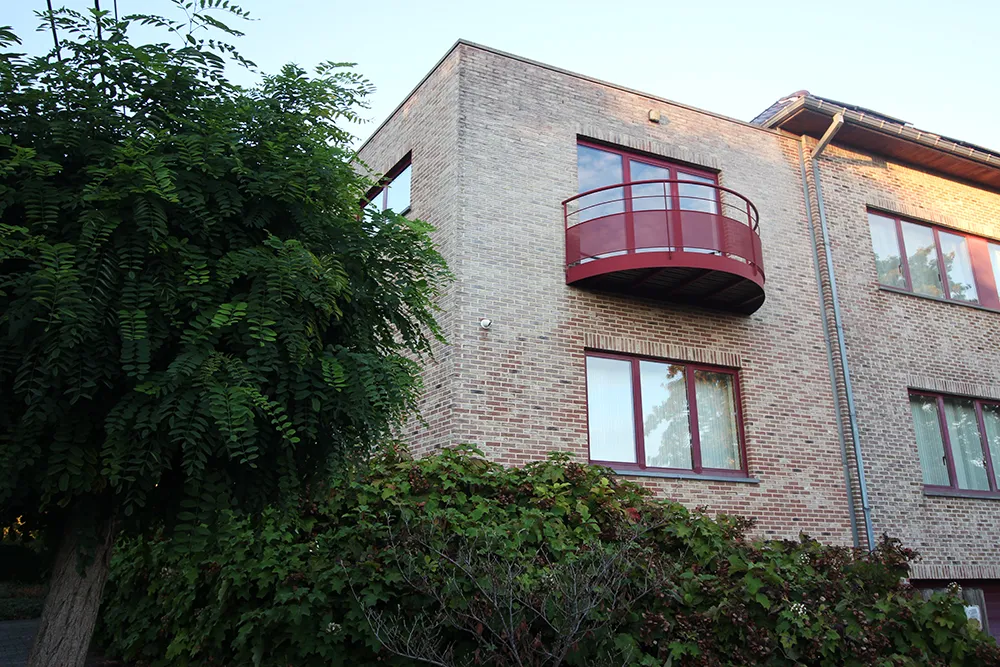 Recent apartment in a residential location1