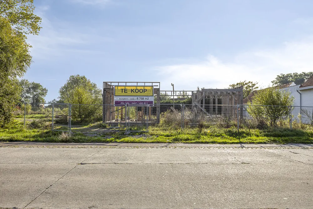 Vergunde nieuwbouwwoning met 7.373 m2 weide0