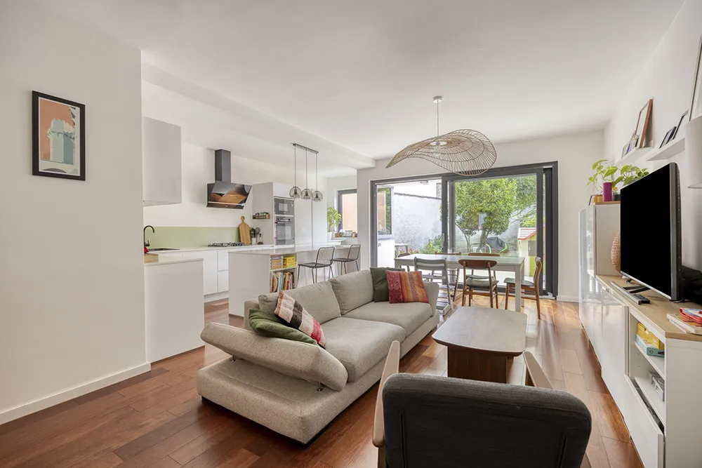 Prachtig gerenoveerd 2-slaapkamerappartement met terras en tuin0