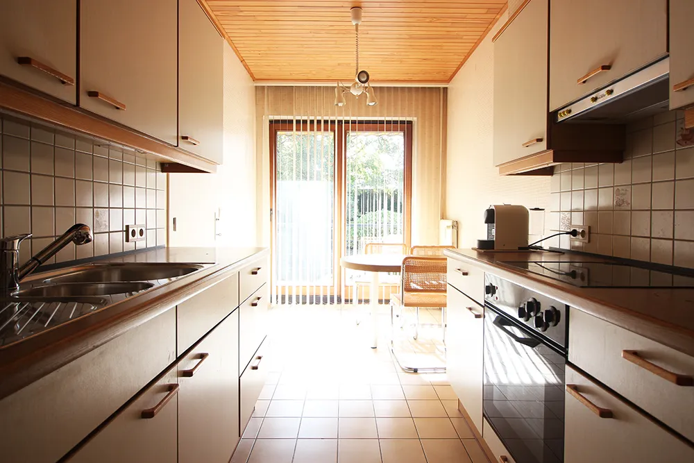 Spacious and well-maintained 2-bedroom apartment with terrace and garden views 
