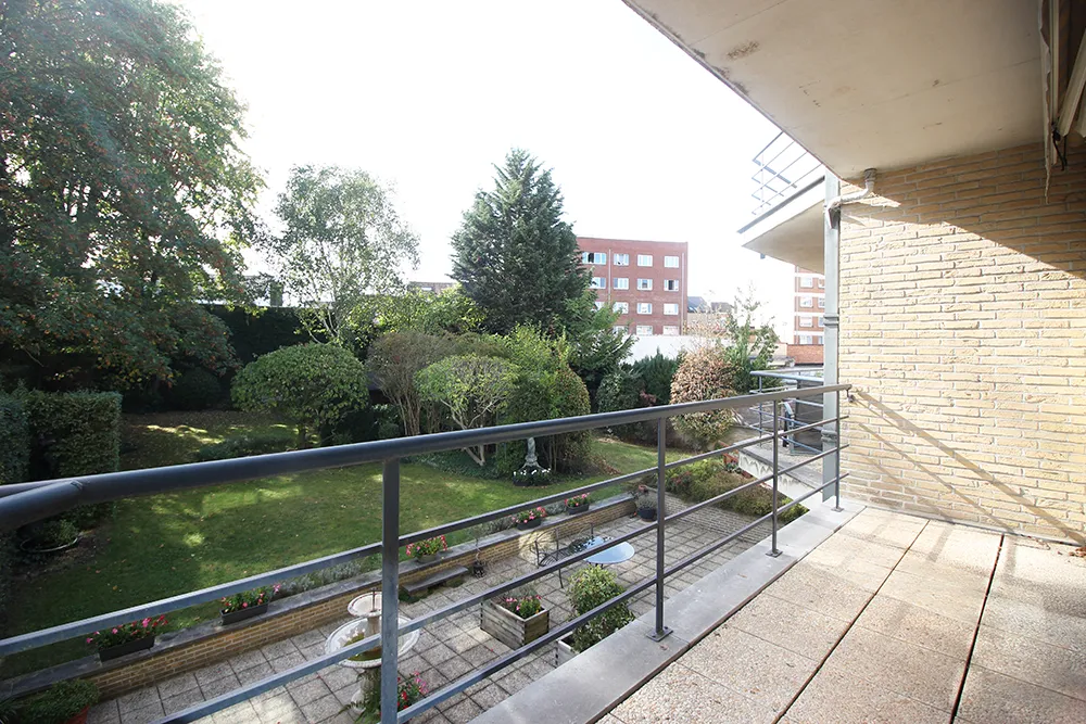 Spacious and well-maintained 2-bedroom apartment with terrace and garden views 
