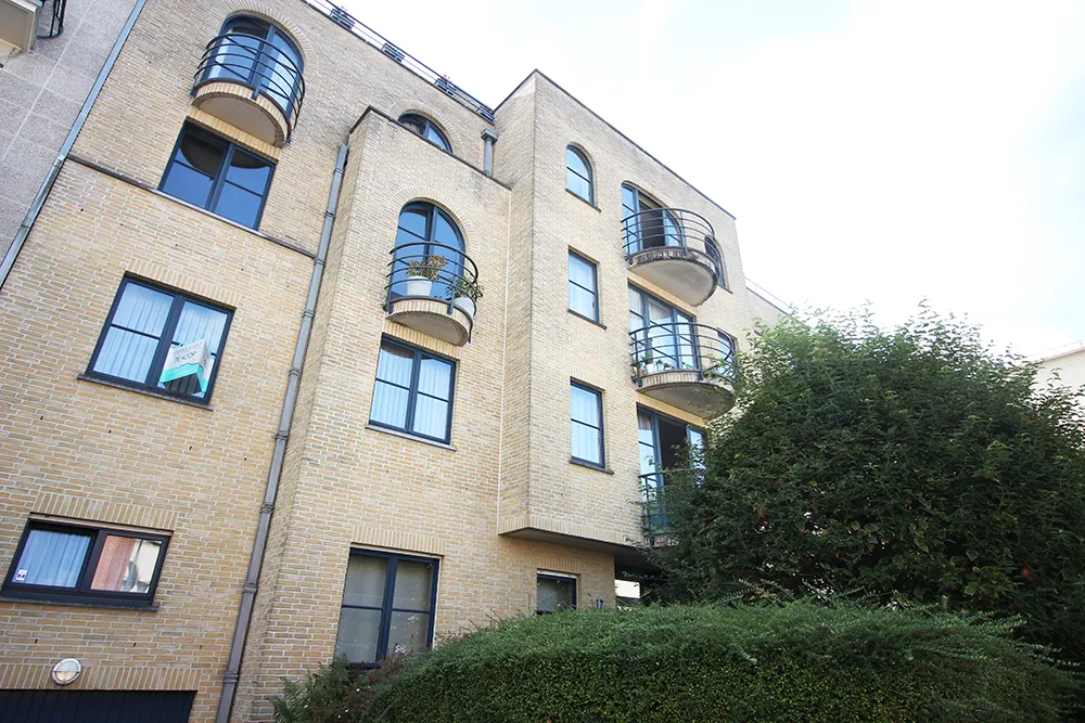 Spacious and well-maintained 2-bedroom apartment with terrace and garden views 0