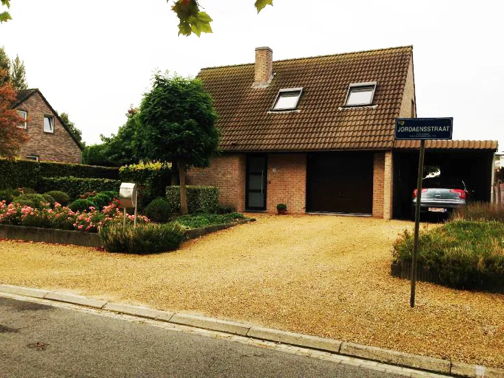 Gezellige woning met tuin en vijver