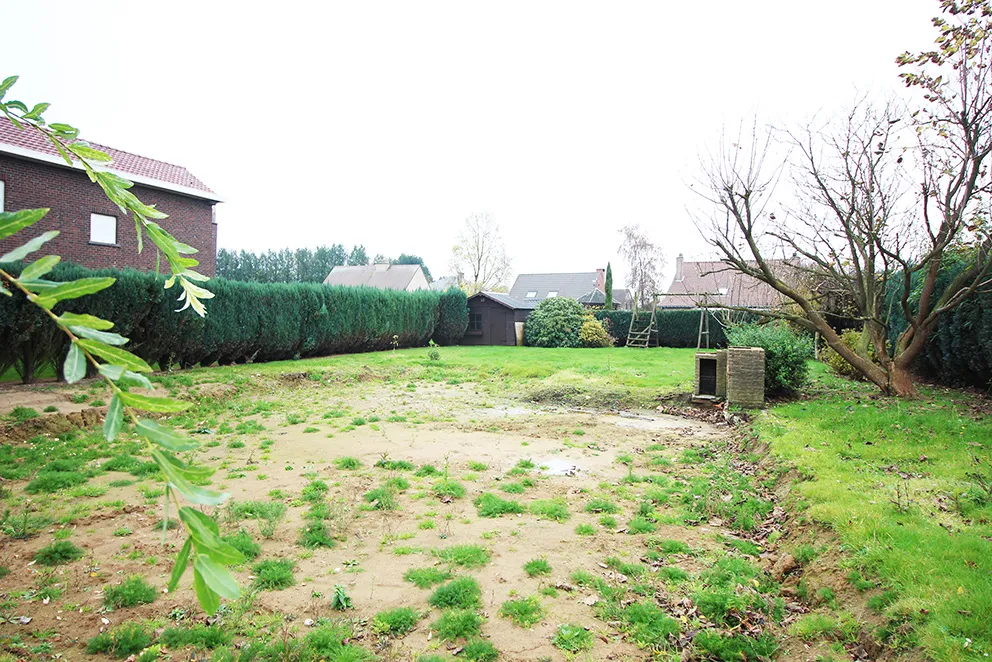 Plot located in very quiet surrounding