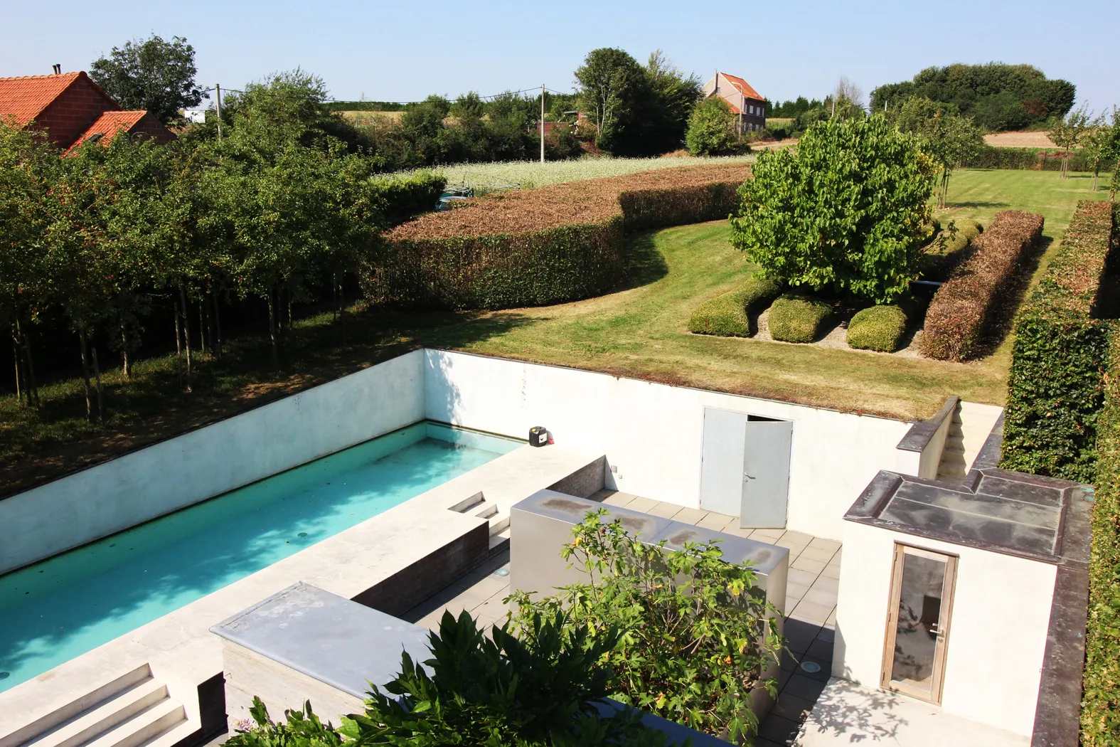 Tijdloze villa met unieke architectuur1
