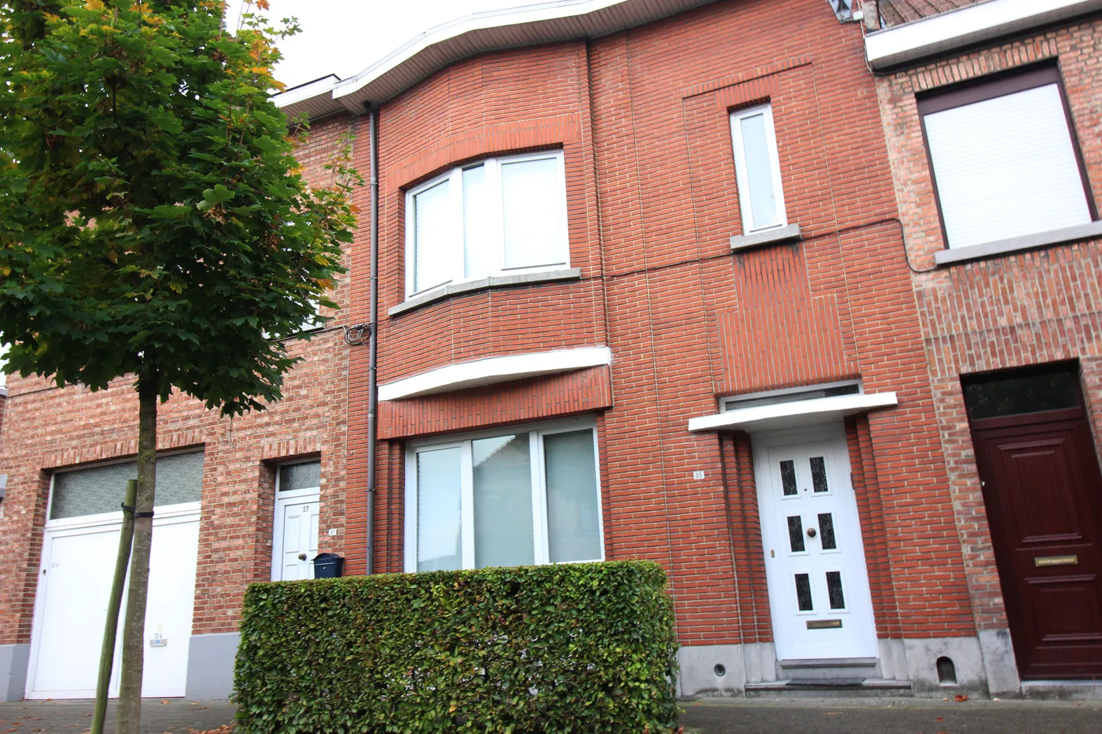 Zéér ruime instapklare woning (5 slpk) en tuin (800m2).1