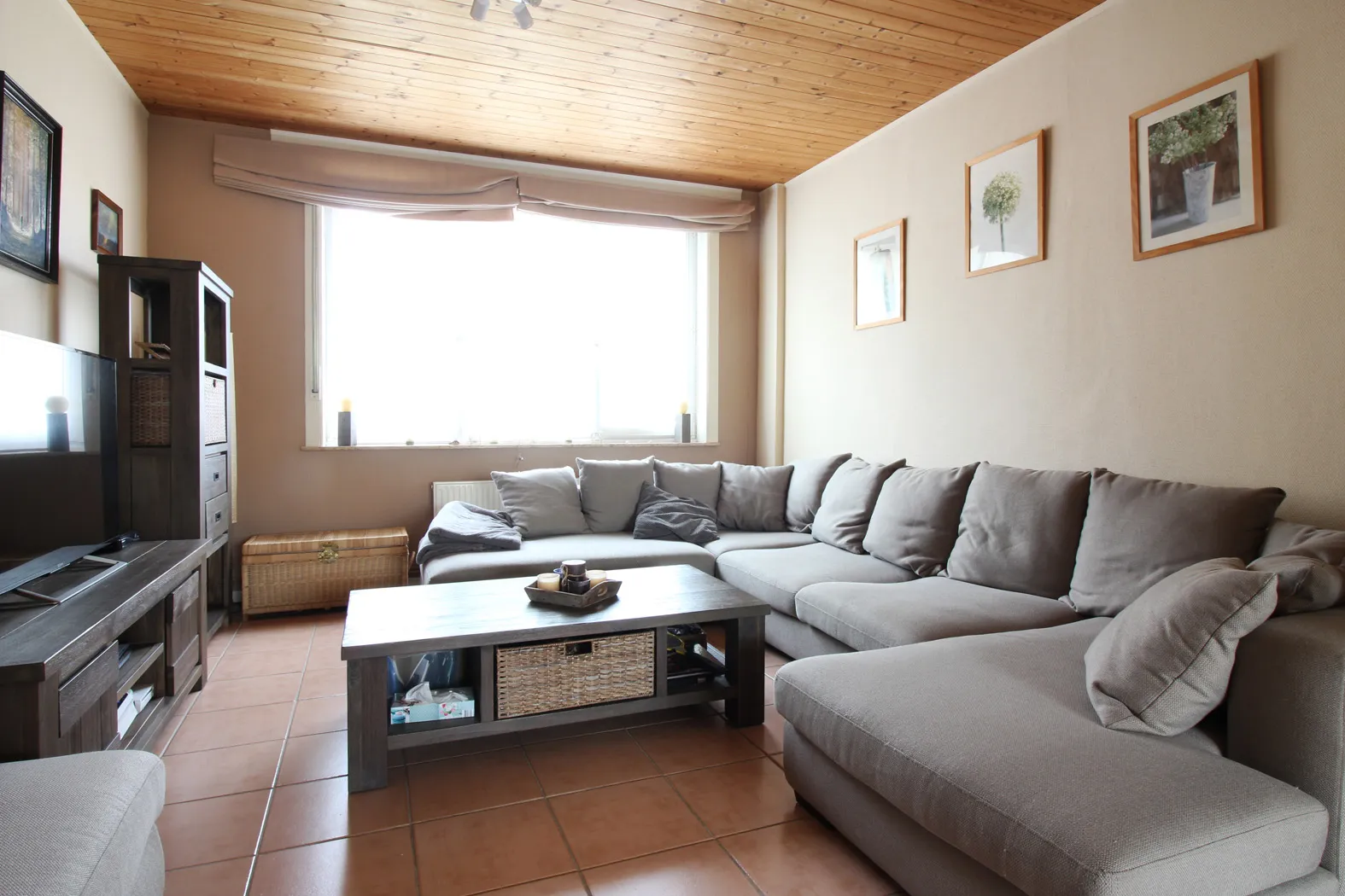 Zéér ruime instapklare woning (5 slpk) en tuin (800m2).