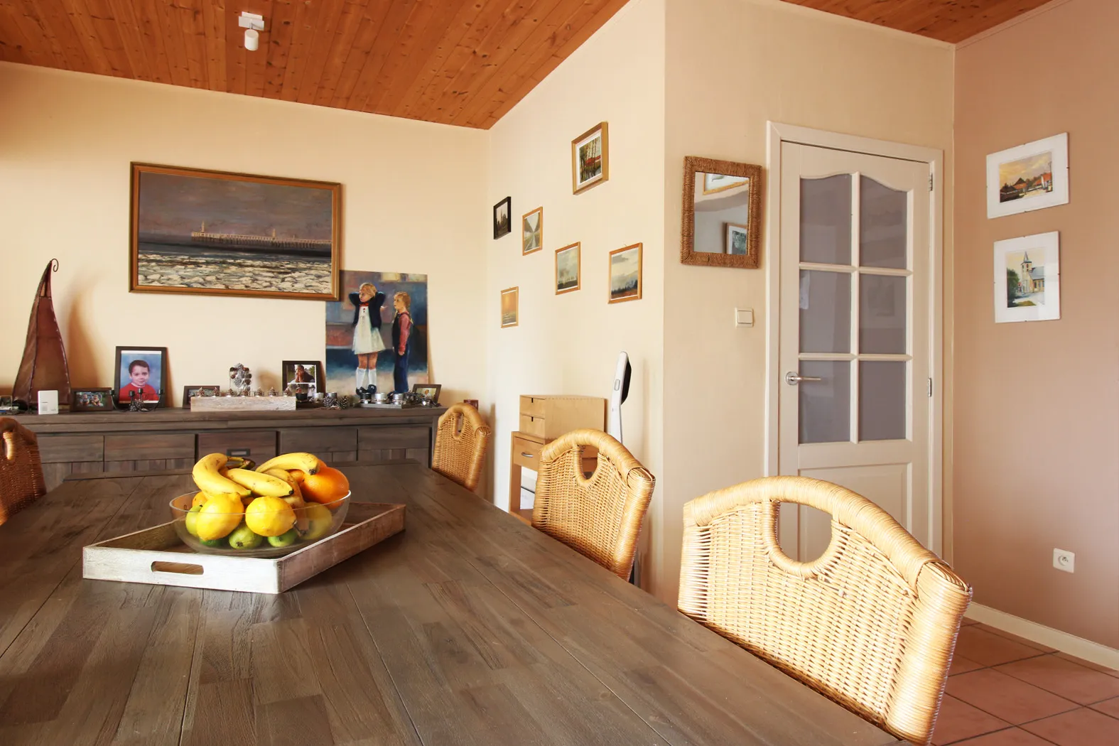Zéér ruime instapklare woning (5 slpk) en tuin (800m2).2