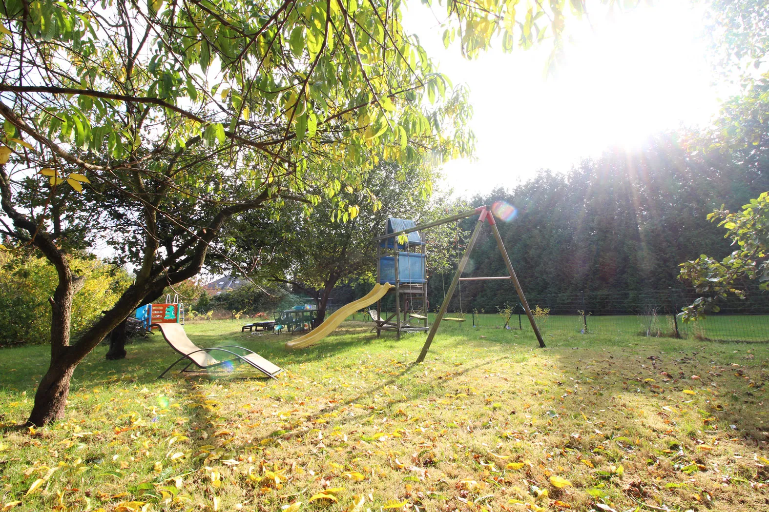 Zéér ruime instapklare woning (5 slpk) en tuin (800m2).0