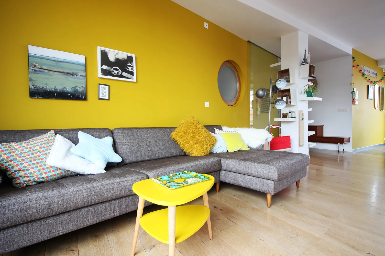 Contemporary and bright apartment0