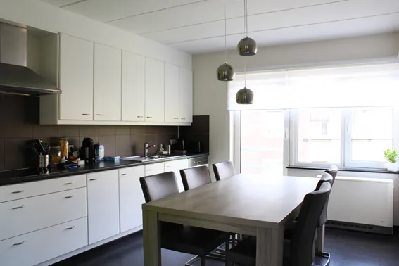 Lichtrijk en ruim appartement in goede staat