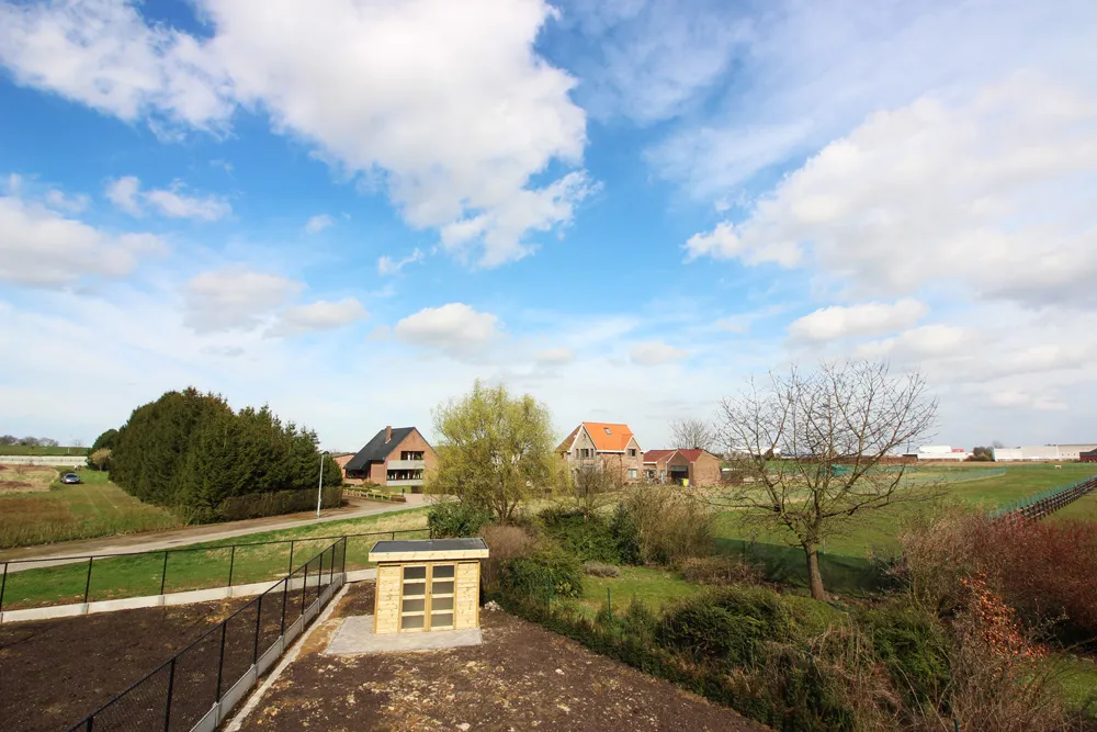 Spacious new housing in residential neighbourhood