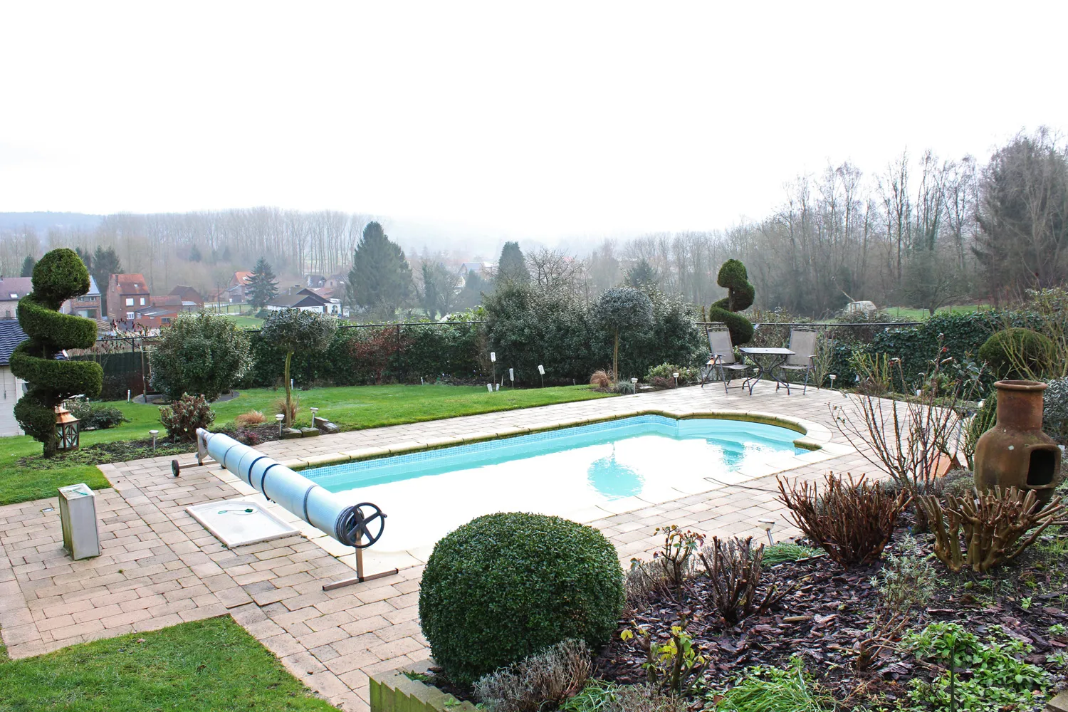 Charmante villa met prachtige tuin en zwembad0