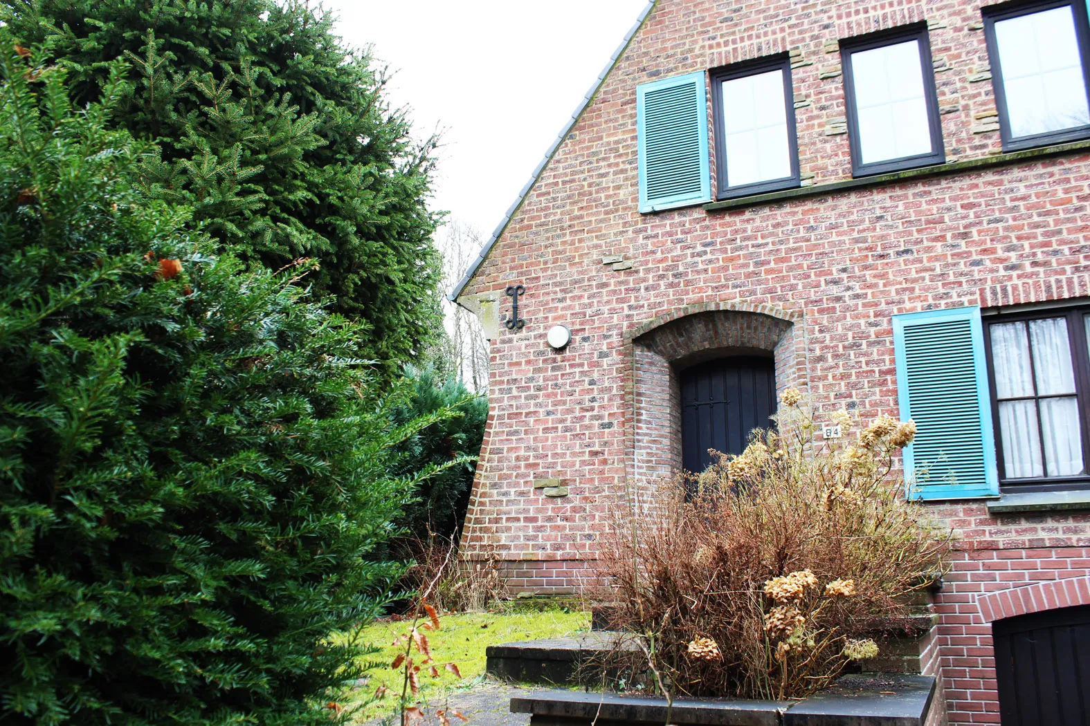 Op te frissen villa in bosrijke en rustige omgeving