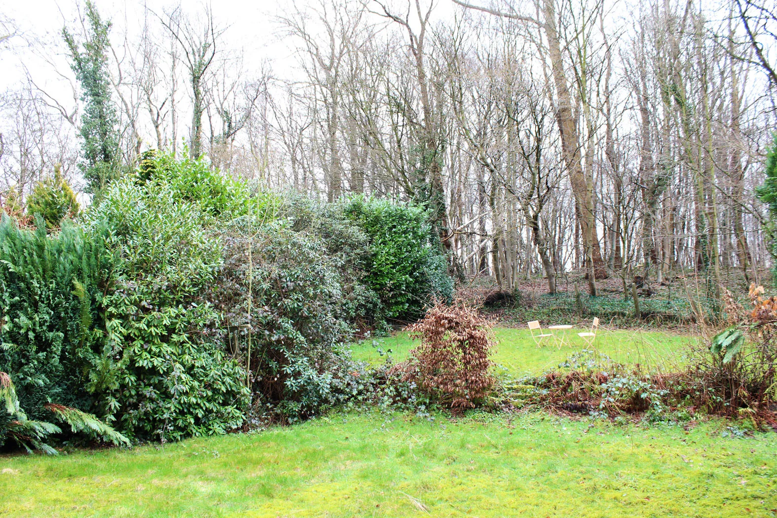 Op te frissen villa in bosrijke en rustige omgeving